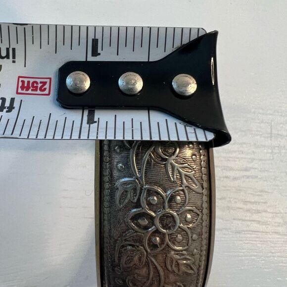 Vintage Metal Engraved Floral Wide Bangle Bracelet Flower Design Art Deco - Picture 12 of 12